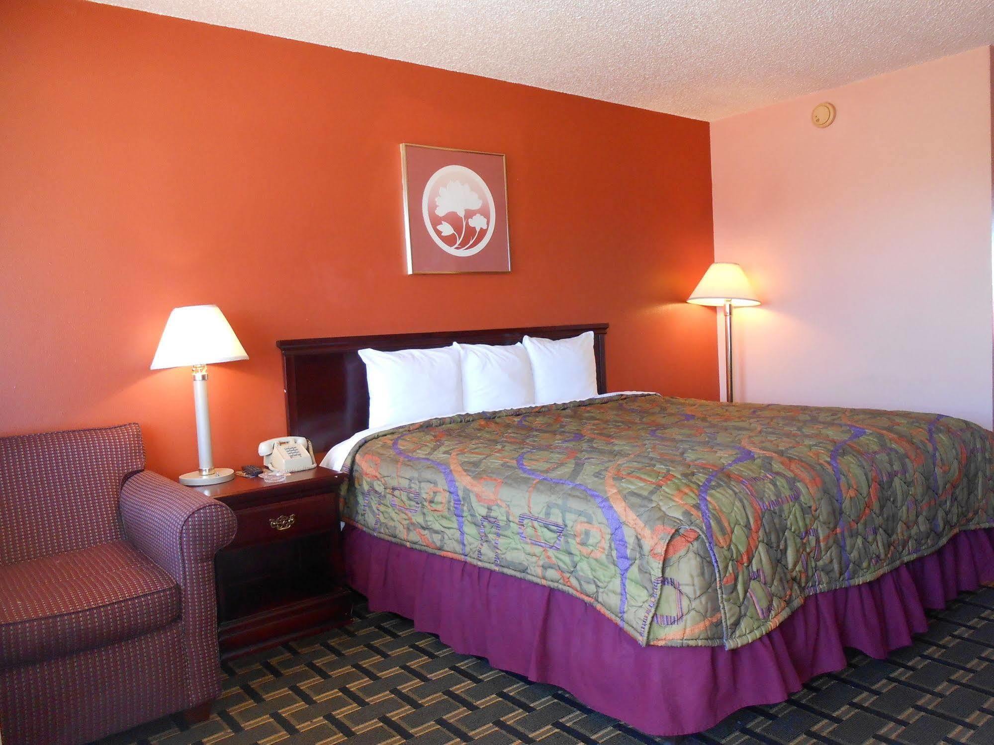 Budget Inn And Suites Siloam Springs Exterior photo